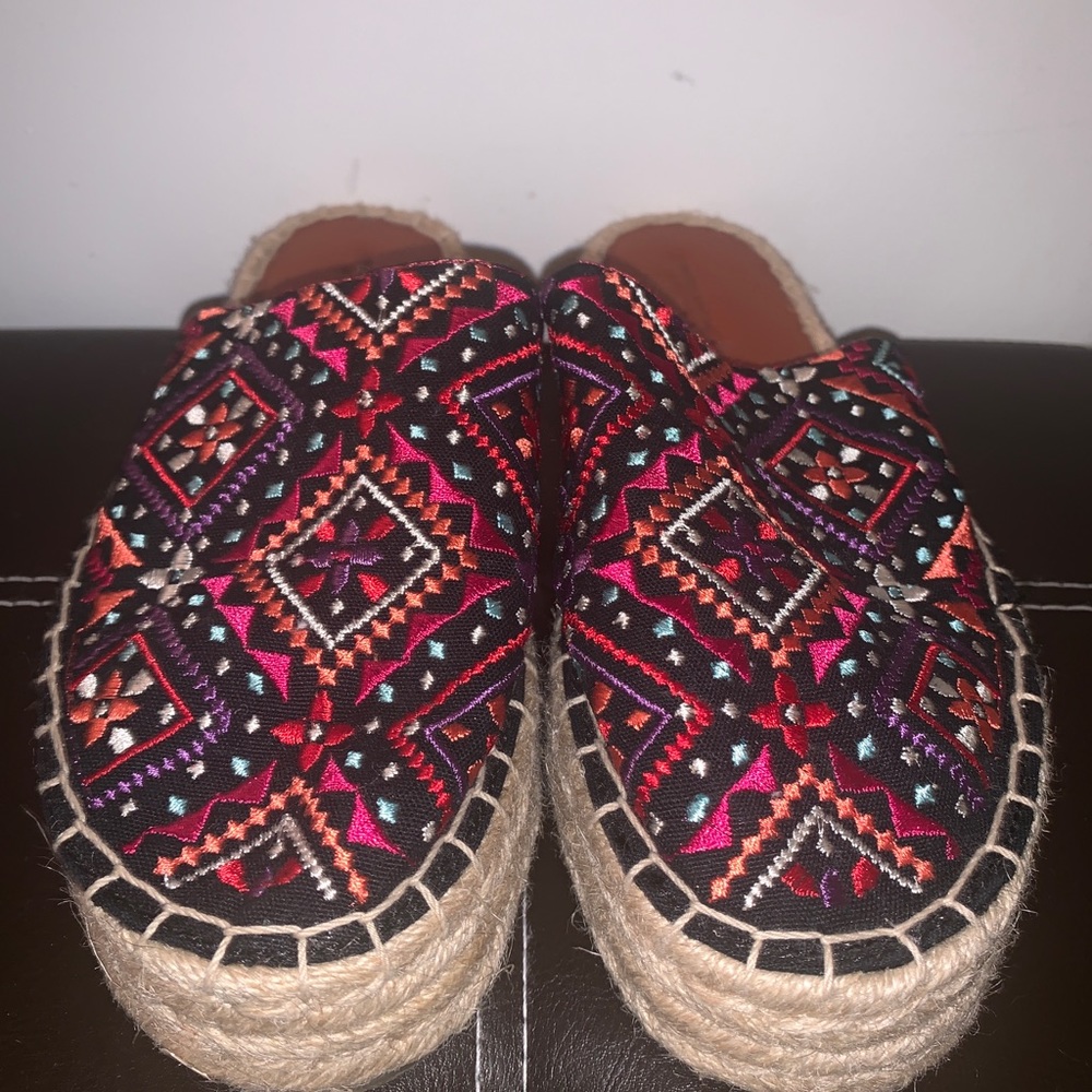 Patterned platform slip-ons - Picture 2 of 3